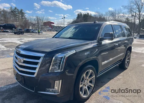 2016 Cadillac Escalade Premium Collection z USA, uszkodzony, nr VIN 1GYS4CKJ5GR321973